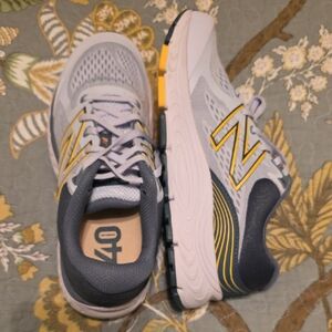 New Balance 840 Size 8.5
